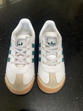 adidas Kids White Sneakers with Green Stripes and Gum Toe